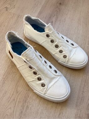 Blowfish Malibu Play Slip-On Sneaker. White Canvas. Size 8.5